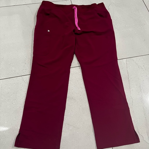 Womens FIGS Kade Cargo Technical Scrub Pants Dark Magenta Size XL - Picture 2 of 4